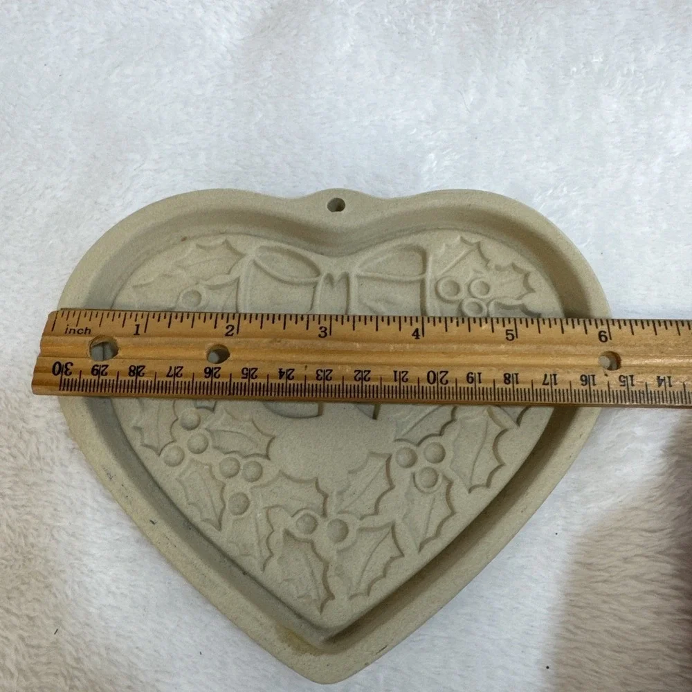 Pampered Chef Stoneware‎ Winter Wreath Heart Cookie Cutter 2003 Limited Edition